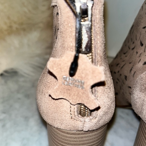 NEW! American Rag Womens Glia Suede Perforated Shooties, Various Sizes - Picture 9 of 13